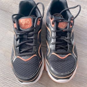 Womens Ryka Tennis Shoes size 5 1/2 M like new box included